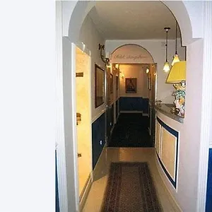 nuovo-hotel-sangiuliano.taorminaitalyhotels.com/